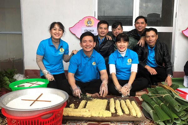Thừa Thiên Huế: Hỗ trợ cho gần 3.000 đoàn viên, người lao động khó khăn dịp Tết - Anh 2