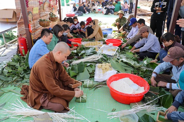 Vạn bánh chưng xanh, lan toả tinh thần tương thân tương ái - Anh 1
