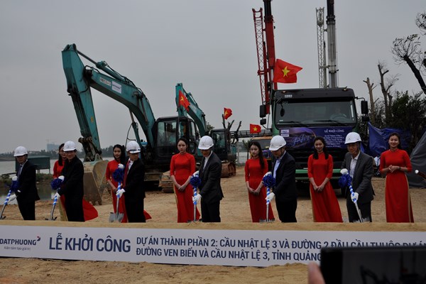 Chủ tịch Quốc hội dự lễ khởi công Trung tâm Thể dục thể thao tỉnh Quảng Bình - Anh 2