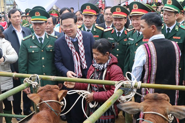Thường trực Ban Bí thư Võ Văn Thưởng dự chương trình “Xuân Biên phòng- Ấm lòng dân bản” - Anh 3