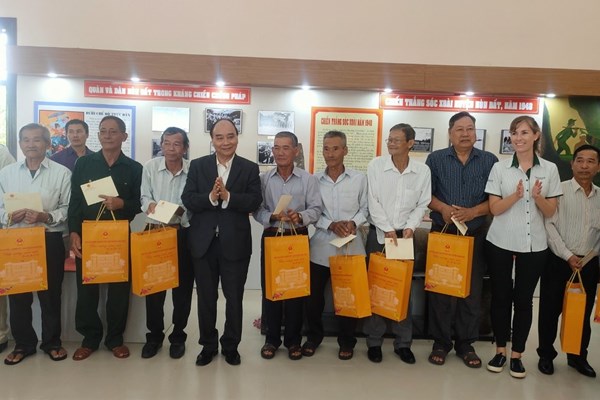 Chủ tịch nước Nguyễn Xuân Phúc thăm và chúc Tết tại Kiên Giang - Anh 1