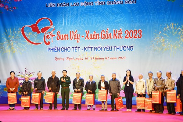Quảng Ngãi: Ấm áp chương trình “Tết sum vầy - Xuân gắn kết” đến với người lao động - Anh 3