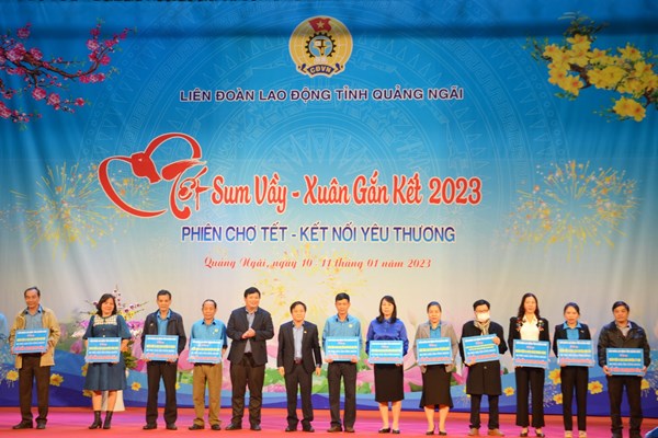 Quảng Ngãi: Ấm áp chương trình “Tết sum vầy - Xuân gắn kết” đến với người lao động - Anh 5