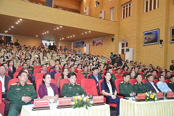 Quảng Ngãi: Ấm áp chương trình “Tết sum vầy - Xuân gắn kết” đến với người lao động - Anh 1