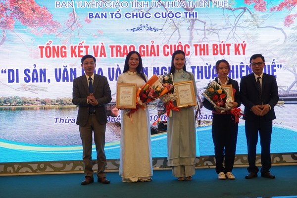 13 tác phẩm xuất sắc được trao giải bút ký “Di sản, văn hóa và con người Thừa Thiên Huế” - Anh 3