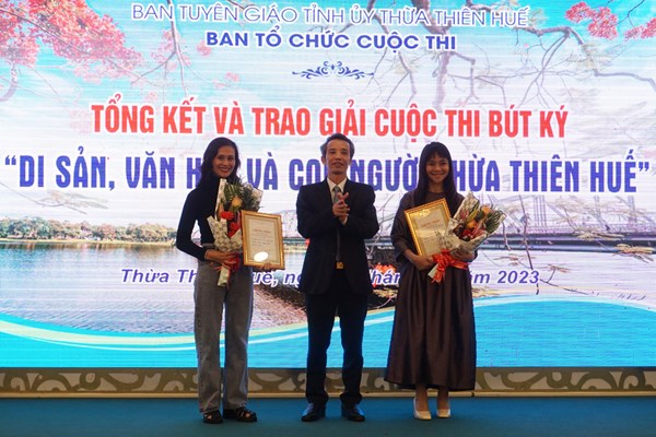 13 tác phẩm xuất sắc được trao giải bút ký “Di sản, văn hóa và con người Thừa Thiên Huế” - Anh 2