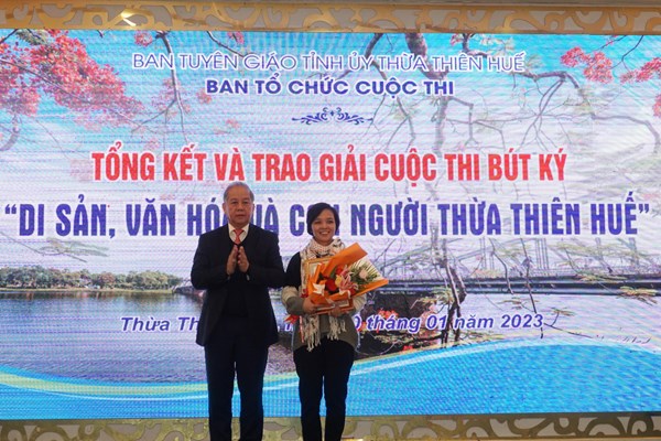 13 tác phẩm xuất sắc được trao giải bút ký “Di sản, văn hóa và con người Thừa Thiên Huế” - Anh 1
