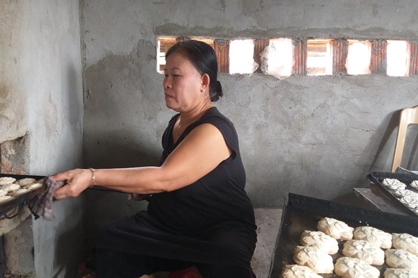 Rộn ràng không khí Tết ở làng bánh truyền thống - Anh 1
