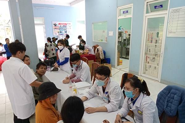 “Xuân đoàn kết- Tết thắm tình quân dân” tại xã vùng cao Trà Leng - Anh 2