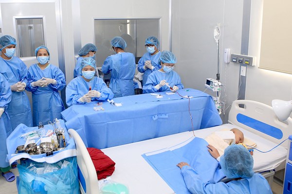 Bệnh nhi thứ 30 được ghép tế bào gốc thành công tại Bệnh viện Trung ương Huế - Anh 2