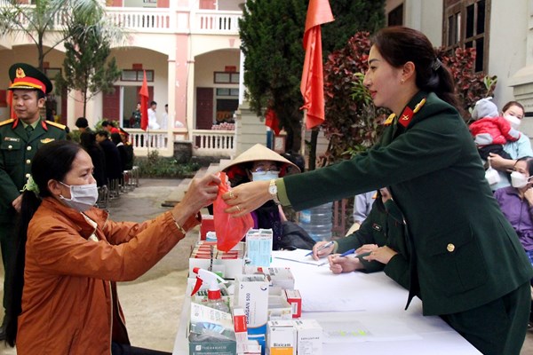Ấm áp chương trình “Xuân đoàn kết - Tết thắm tình quân dân” ở Phú Thọ - Anh 2