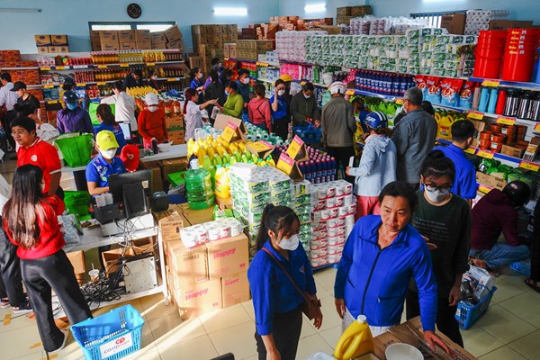 Đà Nẵng: 4.900 hộ dân được tặng phiếu mua hàng tại Hội chợ Tết nhân ái - Anh 1