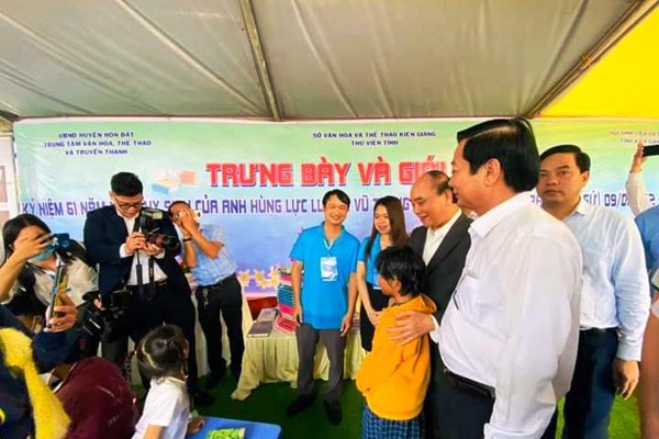 Thư viện Kiên Giang trưng bày và giới thiệu sách tại lễ hội chị Sứ - Anh 2