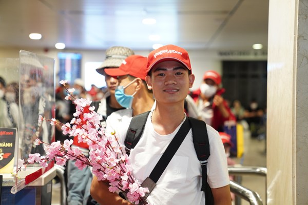 Hành trình đầy cảm xúc của những chuyến bay yêu thương mùa Tết 2023 - Anh 8