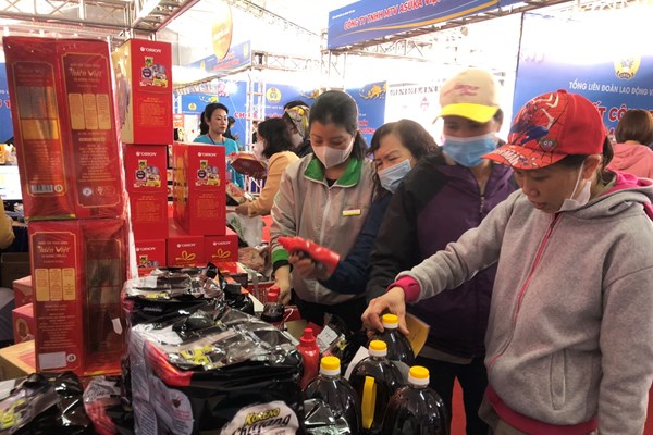 Chăm lo Tết cho công nhân để mùa Xuân thêm ấm áp - Anh 1