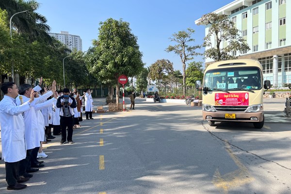 “Bến xe yêu thương” - mang Tết ấm áp đến gần hơn với người bệnh ung thư - Anh 2