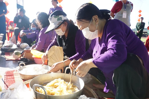 Trải nghiệm nhiều hoạt động văn hóa truyền thống tại chương trình “Tết Huế” - Anh 2