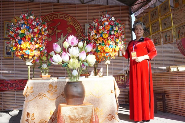 Trải nghiệm nhiều hoạt động văn hóa truyền thống tại chương trình “Tết Huế” - Anh 4