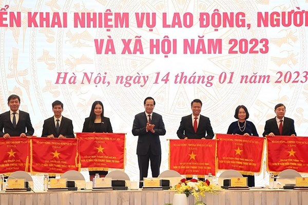 Thủ tướng dự Hội nghị triển khai nhiệm vụ lao động, người có công và xã hội năm 2023 - Anh 2