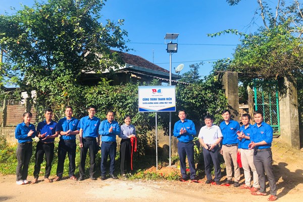 “Xuân yêu thương” đến với đồng bào vùng cao Quảng Ngãi - Anh 2