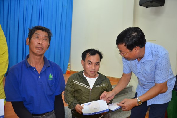 Báo Văn Hóa trao quà Tết cho hộ nghèo ở Quảng Ngãi - Anh 1