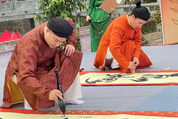 Hội chữ Xuân Quý Mão 2023 tưng bừng trở lại: Nét chữ gửi gắm những ước nguyện tốt lành - Anh 2
