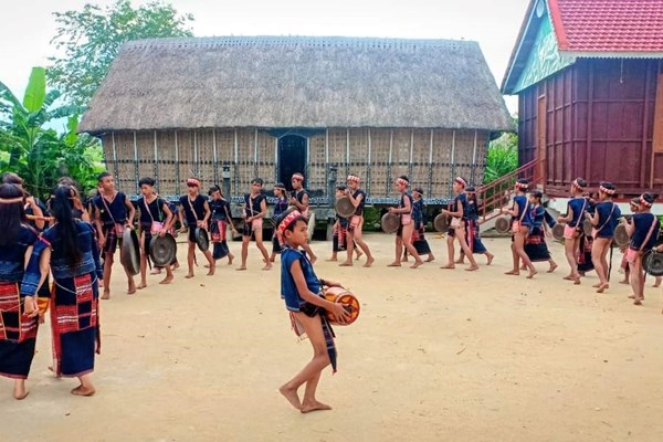 “Đánh thức” tình yêu di sản của giới trẻ - Anh 1