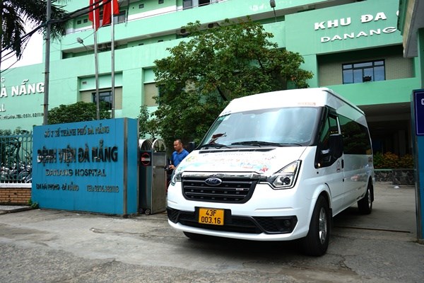 Những chuyến xe nghĩa tình đưa bệnh nhân về quê ăn Tết - Anh 6