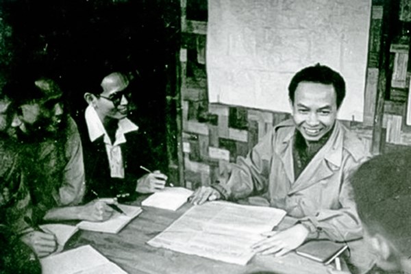 Bản Đề cương đặt nền móng xây dựng và phát triển nền văn hóa của dân tộc - Anh 2