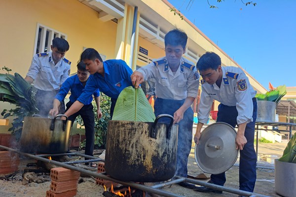 Tết sớm của những người lính canh biển - Anh 2