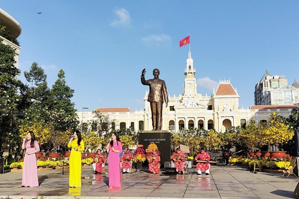Đờn ca tài tử trên thành phố mang tên Bác - Anh 1