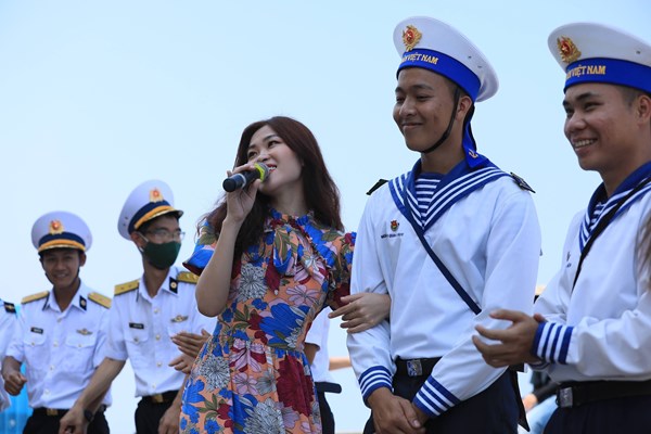 Cô gái 9X và ước mơ đưa âm nhạc truyền thống đi muôn nơi - Anh 1