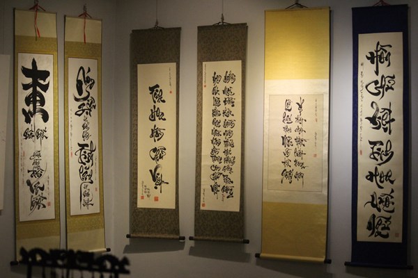 “Ông đồ trẻ” gìn giữ văn hóa Việt - Anh 2