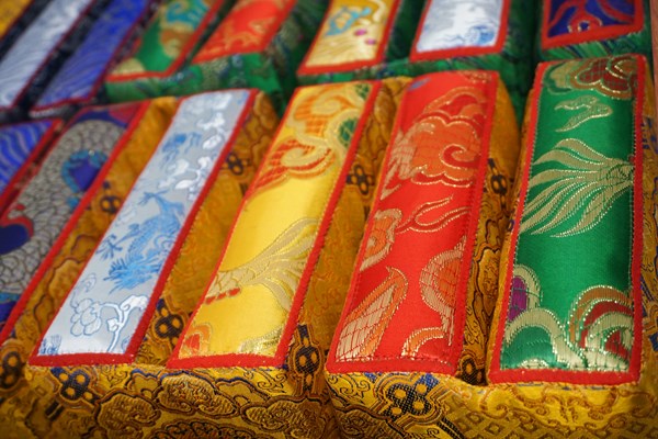 101 tuổi, mệ vẫn miệt mài may gối cung đình - Anh 3