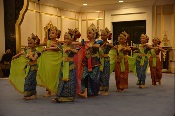 Chuyện về Hoàng gia Mã Lai - Anh 3