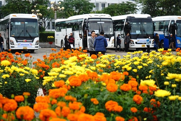 Đà Nẵng: Ấm áp hành trình hồi hương trên những “Chuyến xe Công đoàn” - Anh 1