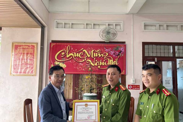 Bình Định: Cháy chợ, hàng chục gian hàng bị thiêu rụi - Anh 3