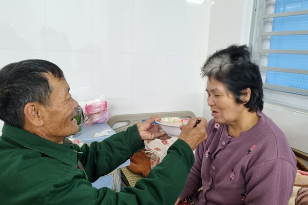 Ấm lòng nồi cháo yêu thương - Anh 5