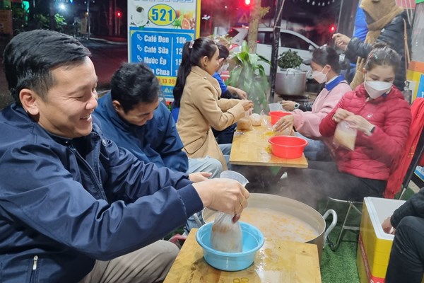 Ấm lòng nồi cháo yêu thương - Anh 3