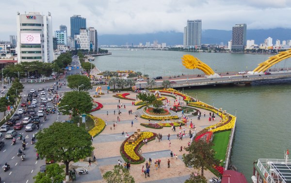 Đà Nẵng: Vườn hoa Tết “Hội tụ và phát triển” thu hút người dân, du khách - Anh 2