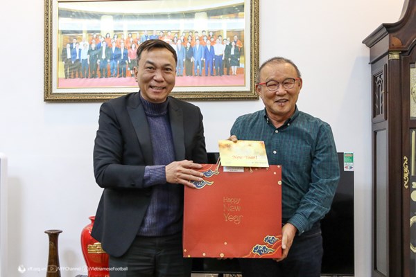 Lãnh đạo VFF gặp mặt, chúc Tết HLV Park Hang-seo - Anh 1