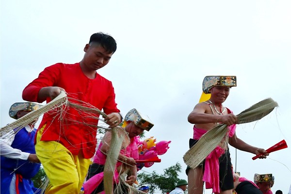 Di sản văn hóa phi vật thể đại diện của nhân loại: Hội Gióng, sức hút lạ kỳ - Anh 9