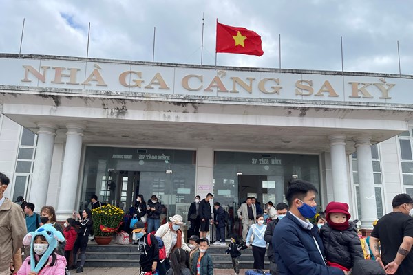Chuyến tàu cuối năm đưa người dân về đảo Lý Sơn đón Tết - Anh 2