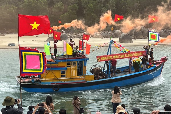 Quảng Ngãi ra quân nghề cá đầu xuân mới - Anh 1