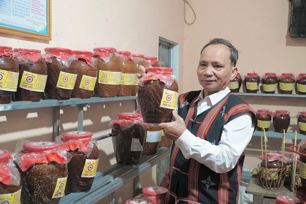Người giữ nghề nấu rượu cần Phú Túc - Anh 1