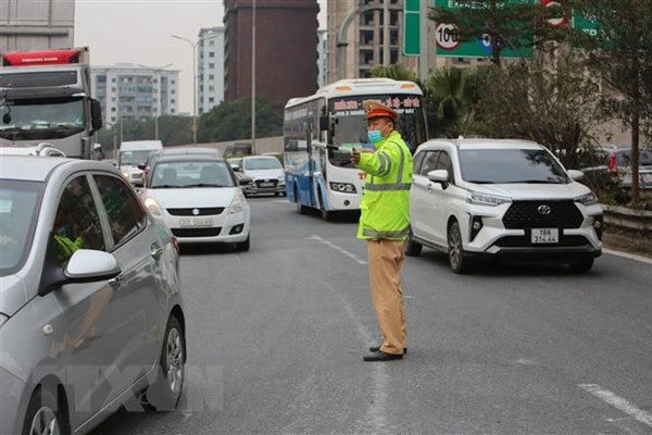 Đảm bảo an toàn giao thông cho người dân trở lại các đô thị sau Tết - Anh 1
