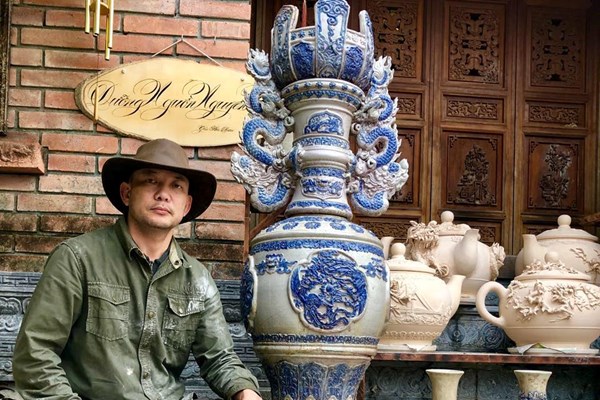 NNƯT Phạm Văn Tuyên và khát vọng thương hiệu gốm phù điêu thuần Việt - Anh 2