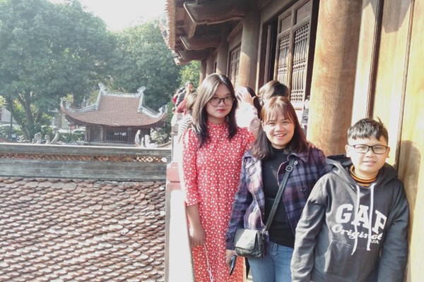 Hàng nghìn du khách đến Văn Miếu - Quốc Tử Giám xin chữ đầu Xuân - Anh 8