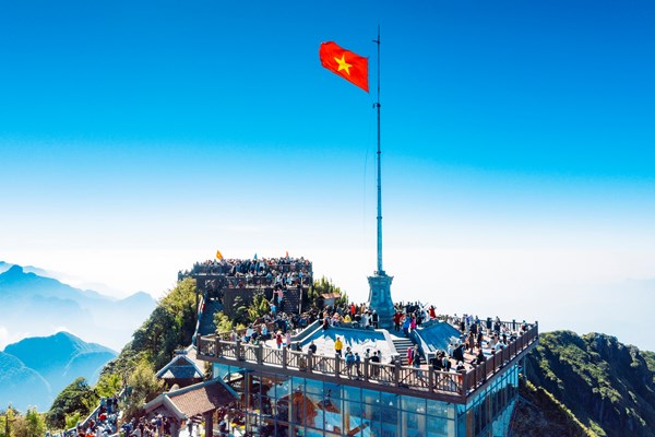 Tưng bừng khai mạc Lễ hội khèn hoa trên đỉnh thiêng Fansipan - Anh 1