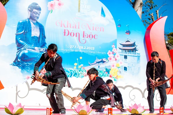 Tưng bừng khai mạc Lễ hội khèn hoa trên đỉnh thiêng Fansipan - Anh 3